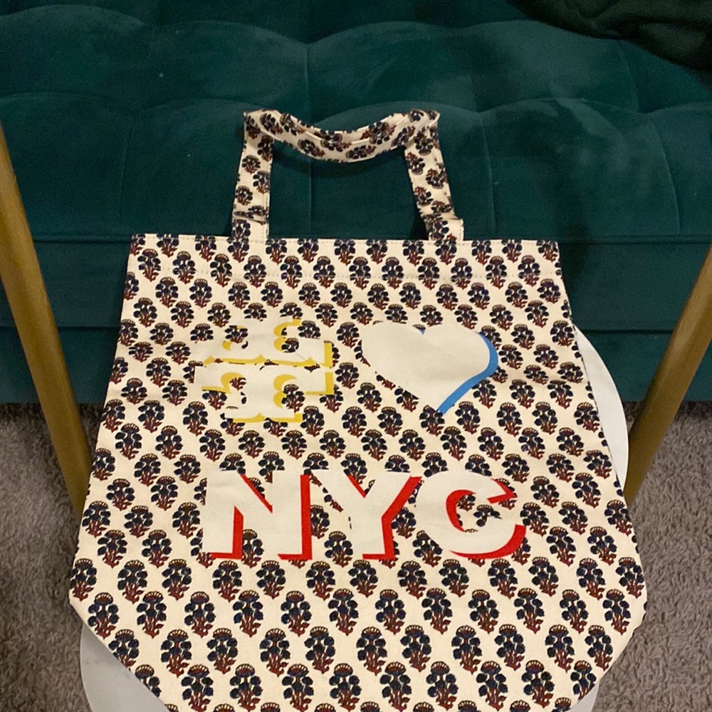 Tote bag
